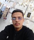 Встретьте Мужчинa : Abdou, 28 лет до Алжир  أفلو